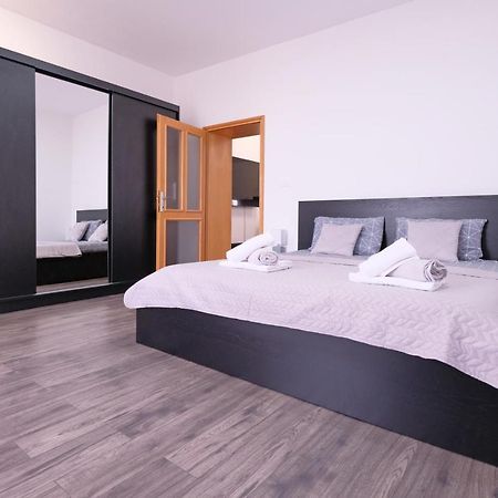 Apartment Klea - Cosy, Near City Center Póla Kültér fotó