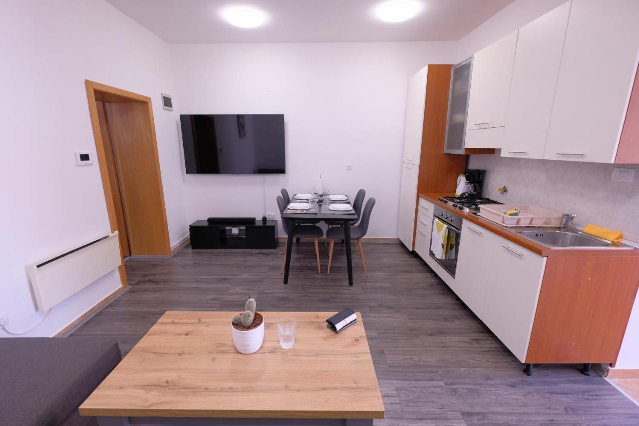 Apartment Klea - Cosy, Near City Center Póla Kültér fotó