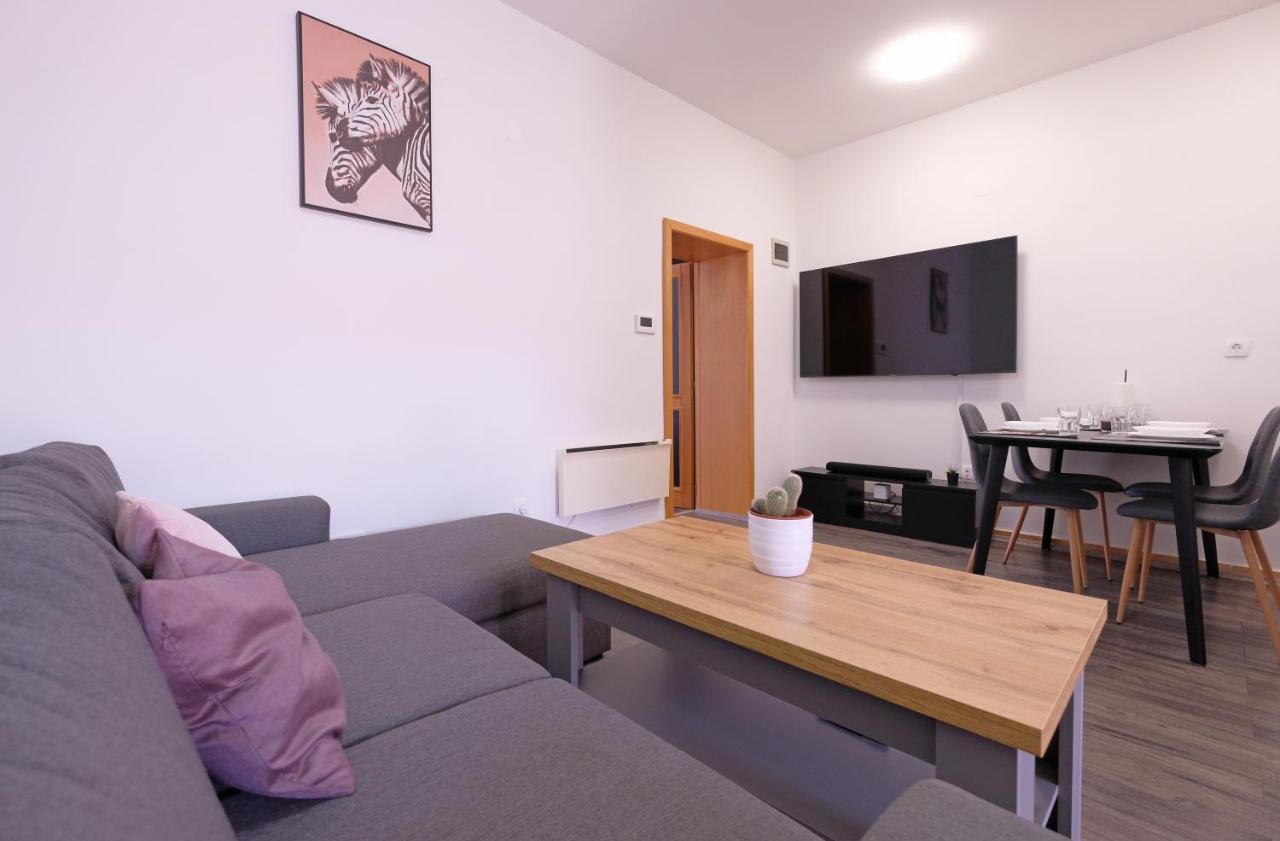 Apartment Klea - Cosy, Near City Center Póla Kültér fotó